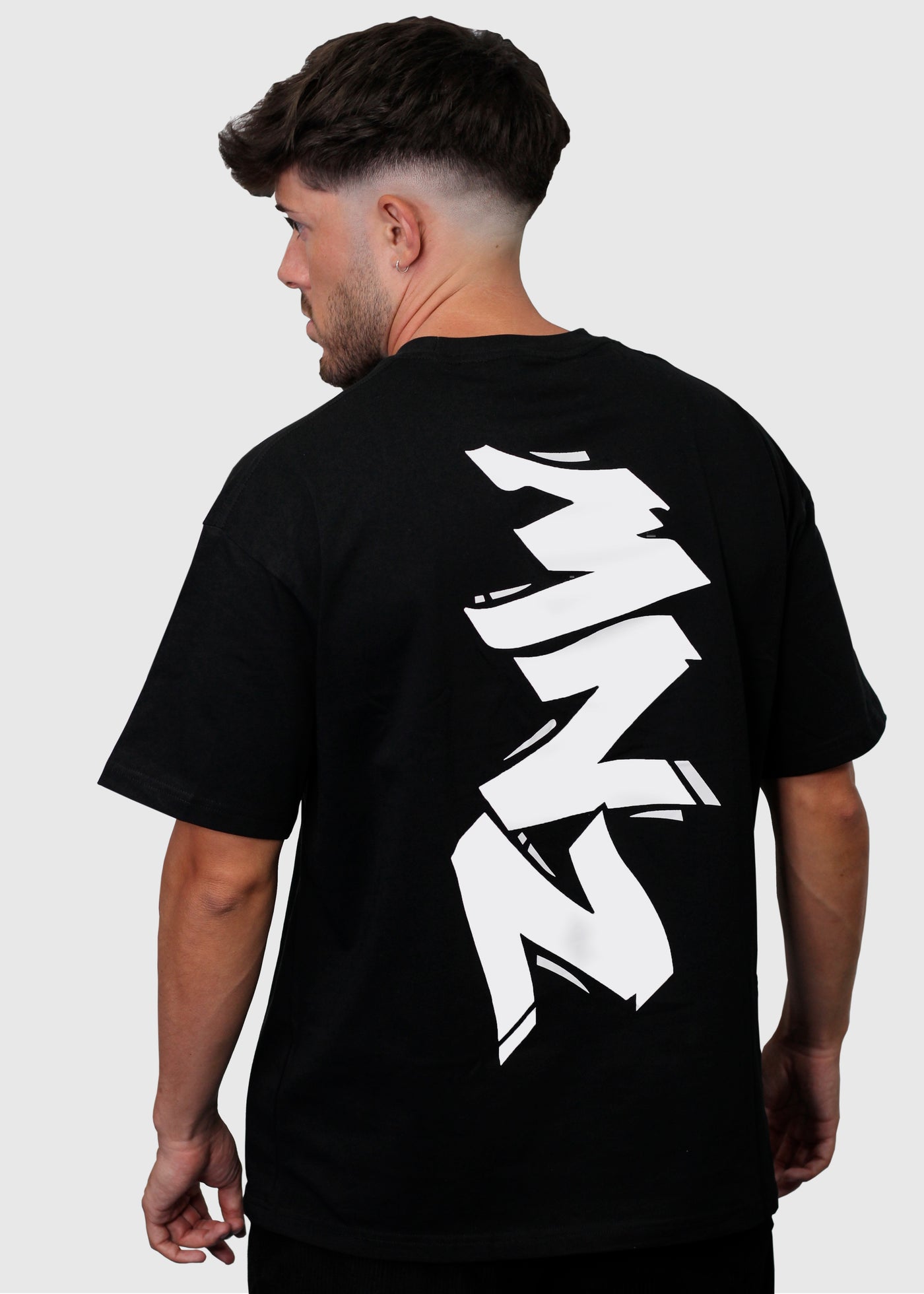 Camiseta MNZ oversized boxy black